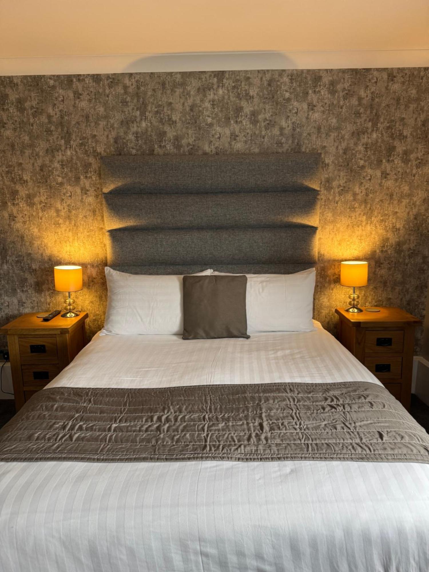 Oaklands Hotel ソープ・セント・アンドリュー エクステリア 写真